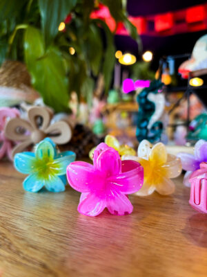 Small Hibiscus Flower Hair Clip - Image 4