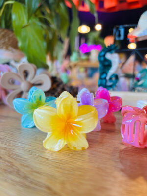 Small Hibiscus Flower Hair Clip - Image 8